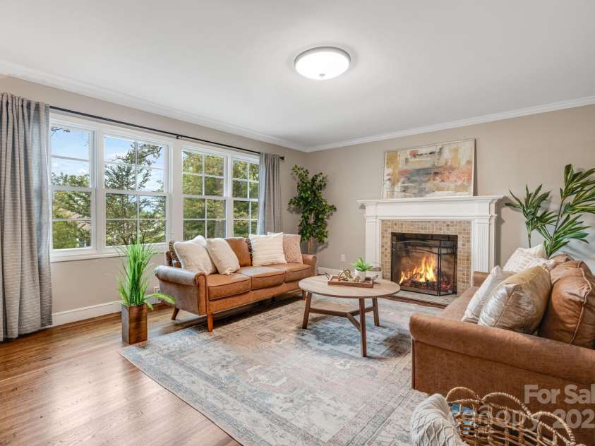 19 Albemarle Road, Asheville, NC 28801.  MLS# CAR4269476, YatesRealty ID 25459. 