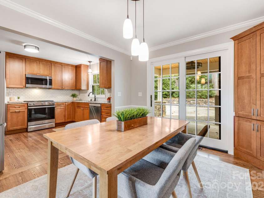 19 Albemarle Road, Asheville, NC 28801.  MLS# CAR4269476, YatesRealty ID 25459. 