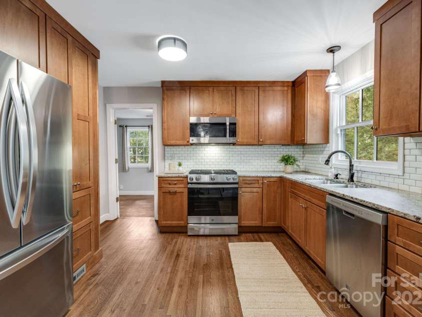 19 Albemarle Road, Asheville, NC 28801.  MLS# CAR4269476, YatesRealty ID 25459. 