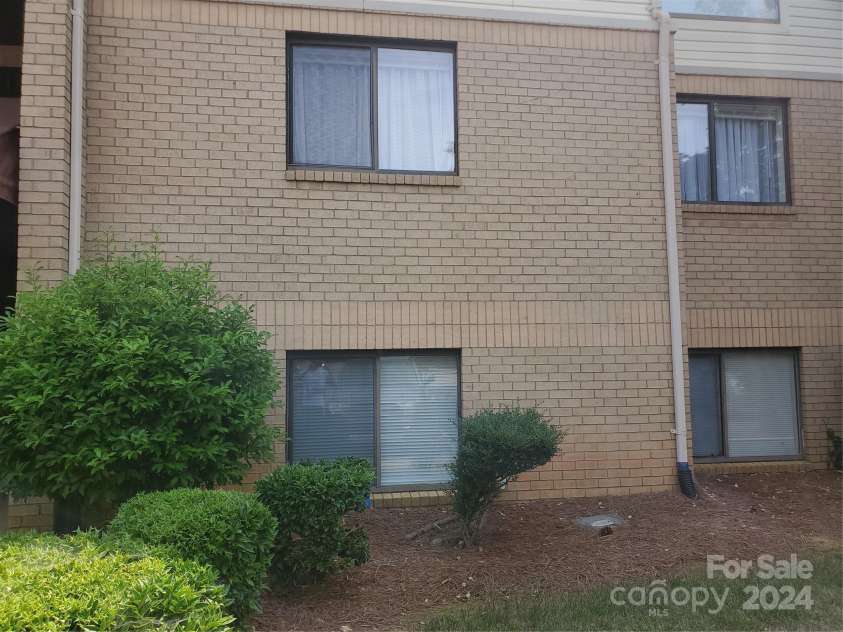 4804 Spring Lake Drive, Charlotte, NC 28212.  MLS# CAR4115162, YatesRealty ID 2546. 