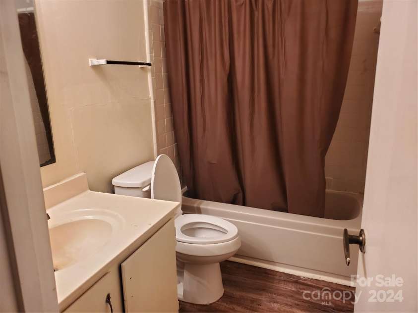 4804 Spring Lake Drive, Charlotte, NC 28212.  MLS# CAR4115162, YatesRealty ID 2546. 