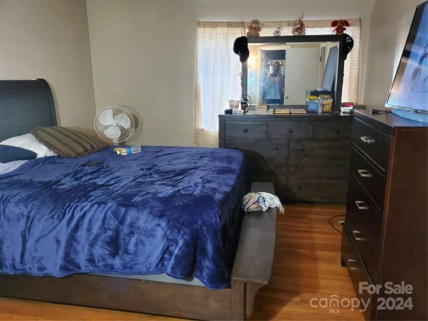 4804 Spring Lake Drive, Charlotte, NC 28212.  MLS# CAR4115162, YatesRealty ID 2546. 