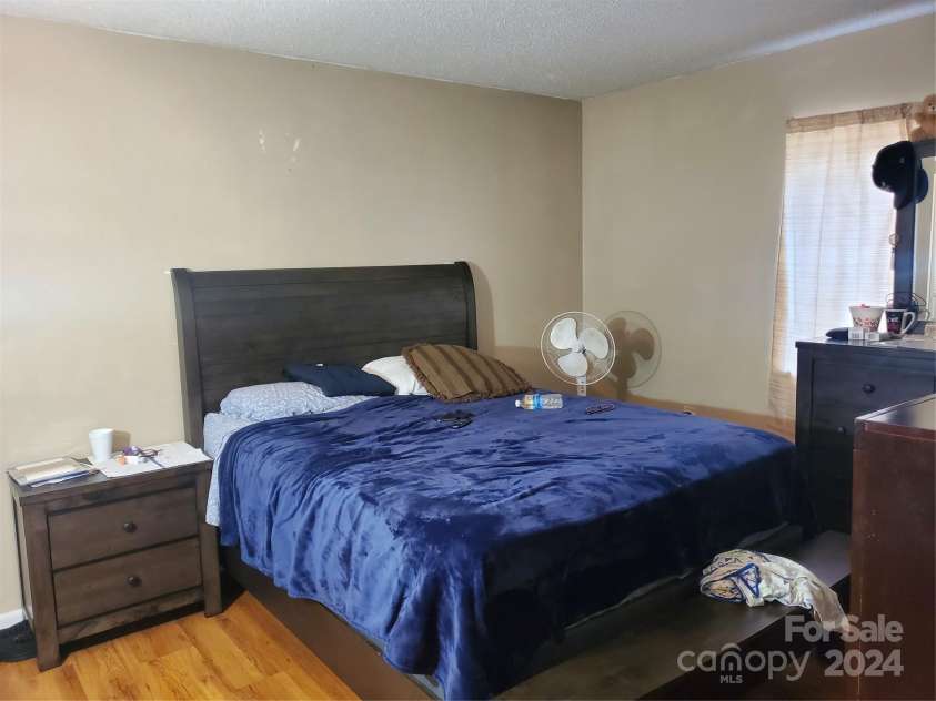 4804 Spring Lake Drive, Charlotte, NC 28212.  MLS# CAR4115162, YatesRealty ID 2546. 