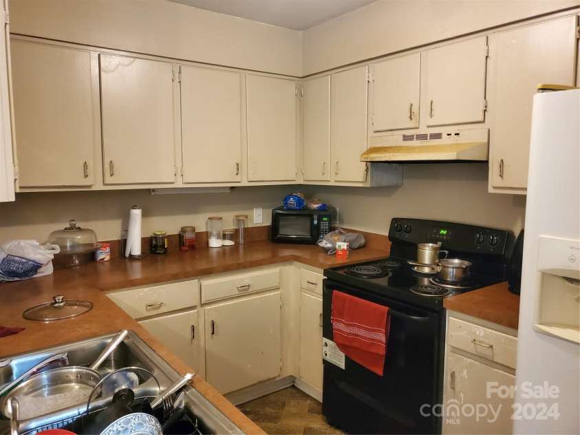 4804 Spring Lake Drive, Charlotte, NC 28212.  MLS# CAR4115162, YatesRealty ID 2546. 