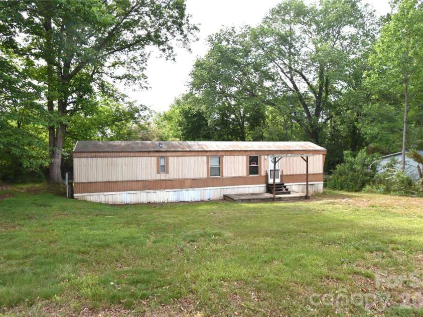3549 Boyette Road, Lenoir, NC 28645.  MLS# CAR4379974, YatesRealty ID 25460. 