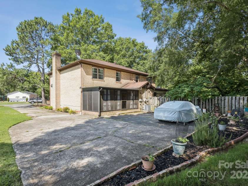 4537 Swan Meadow Lane, Charlotte, NC 28226.  MLS# CAR4273362, YatesRealty ID 25461. Plenty of parking in the rear of home.