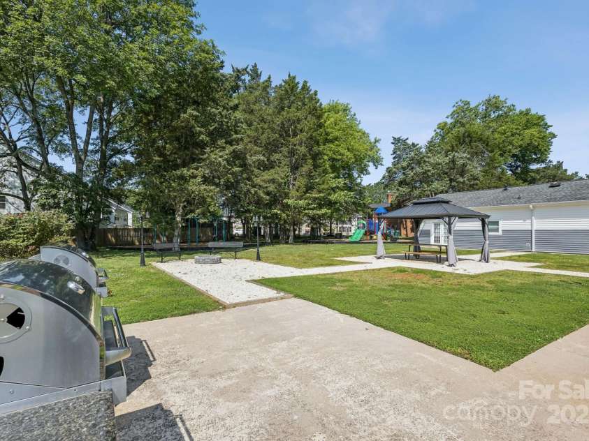 4537 Swan Meadow Lane, Charlotte, NC 28226.  MLS# CAR4273362, YatesRealty ID 25461. Swan Run Playground