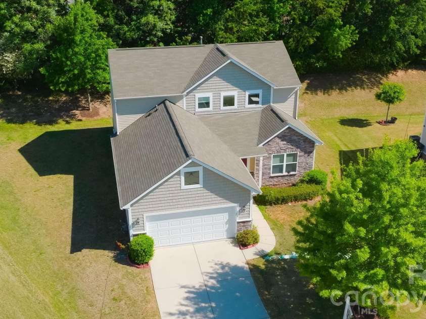 504 Twelve Oaks Lane, Fort Mill, SC 29708.  MLS# CAR4364813, YatesRealty ID 25461. 