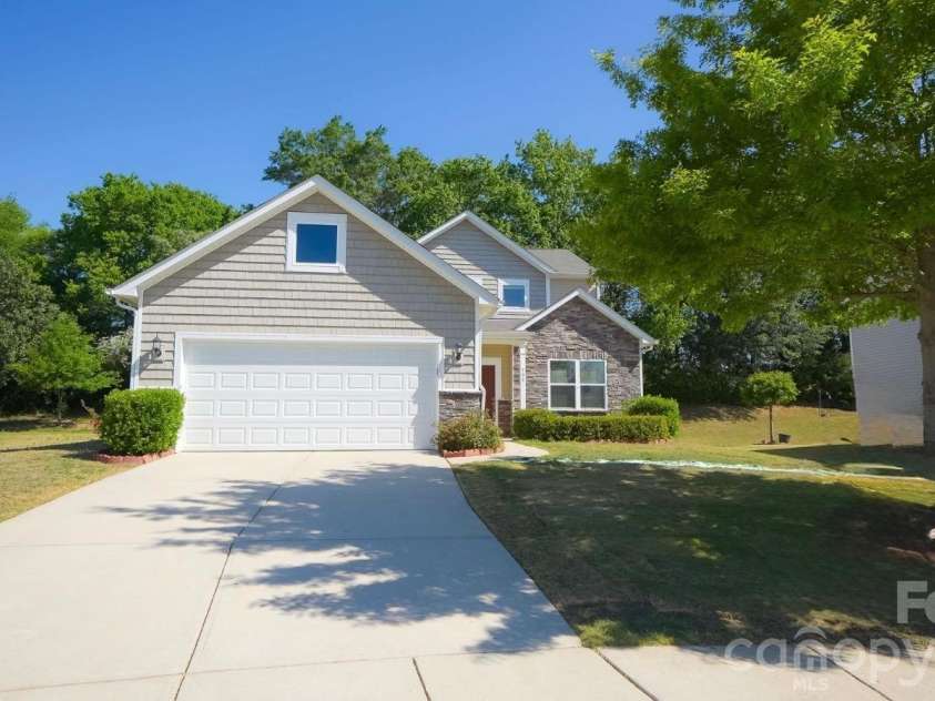504 Twelve Oaks Lane, Fort Mill, SC 29708.  MLS# CAR4364813, YatesRealty ID 25461. 