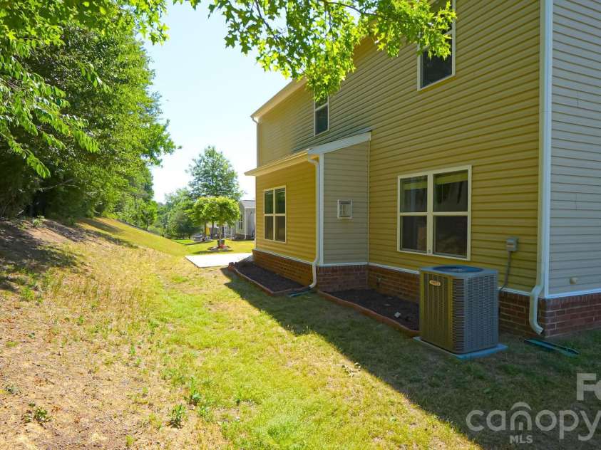 504 Twelve Oaks Lane, Fort Mill, SC 29708.  MLS# CAR4364813, YatesRealty ID 25461. 