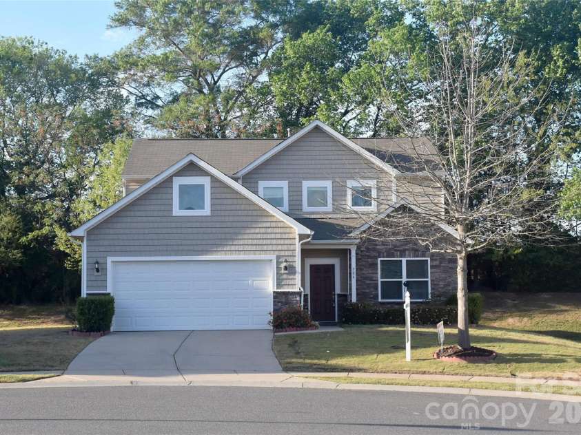 504 Twelve Oaks Lane, Fort Mill, SC 29708.  MLS# CAR4411957, YatesRealty ID 25461. 