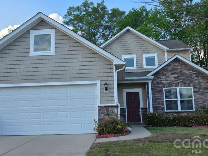 504 Twelve Oaks Lane, Fort Mill, SC 29708.  MLS# CAR4411957, YatesRealty ID 25461. 