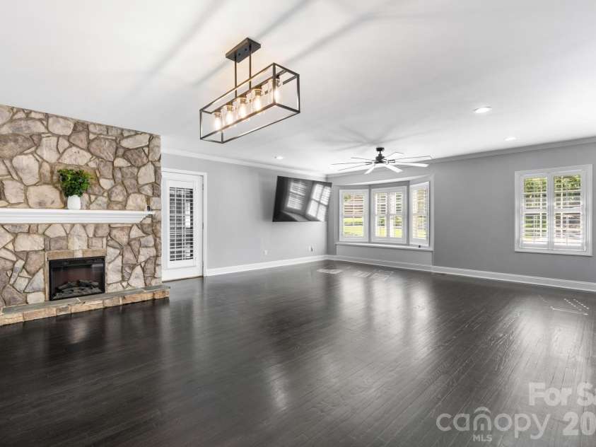 14214 Honeysuckle Ridge Drive, Matthews, NC 28105.  MLS# CAR4381101, YatesRealty ID 25462. 