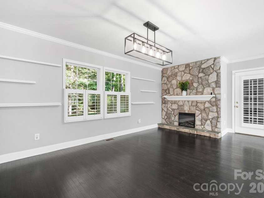 14214 Honeysuckle Ridge Drive, Matthews, NC 28105.  MLS# CAR4381101, YatesRealty ID 25462. 