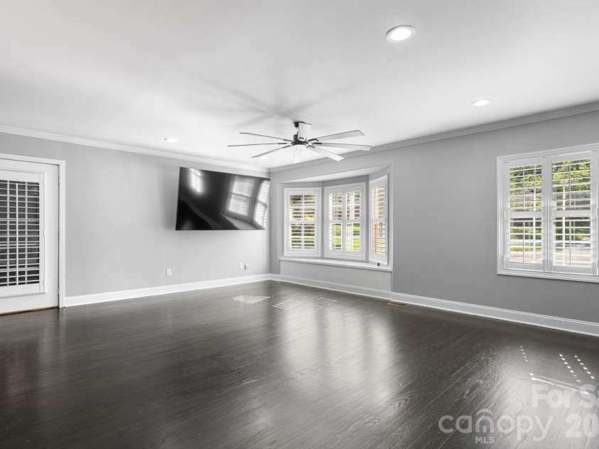 14214 Honeysuckle Ridge Drive, Matthews, NC 28105.  MLS# CAR4381101, YatesRealty ID 25462. 