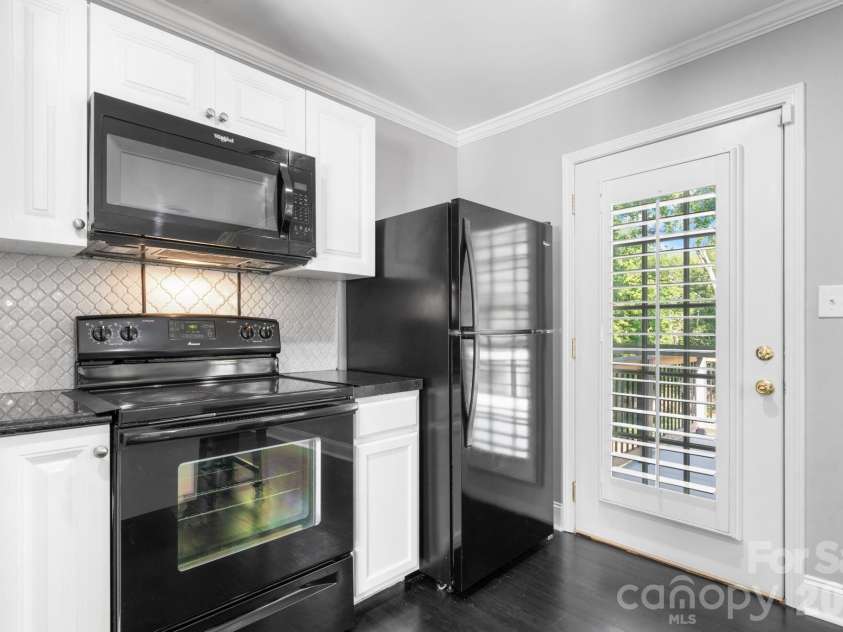 14214 Honeysuckle Ridge Drive, Matthews, NC 28105.  MLS# CAR4381101, YatesRealty ID 25462. 