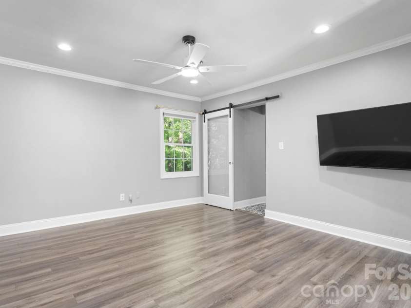 14214 Honeysuckle Ridge Drive, Matthews, NC 28105.  MLS# CAR4381101, YatesRealty ID 25462. 