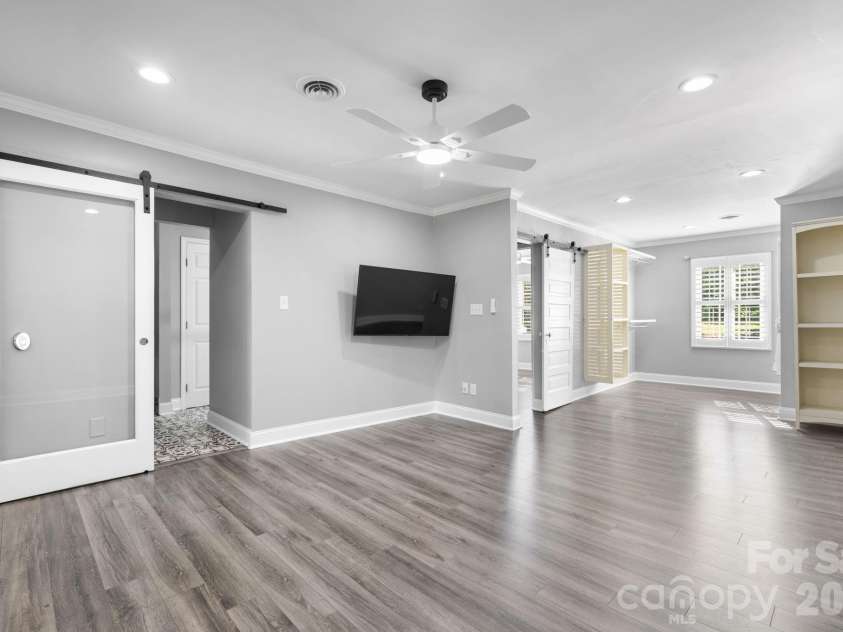 14214 Honeysuckle Ridge Drive, Matthews, NC 28105.  MLS# CAR4381101, YatesRealty ID 25462. 