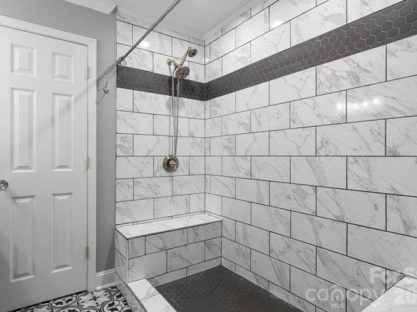 14214 Honeysuckle Ridge Drive, Matthews, NC 28105.  MLS# CAR4381101, YatesRealty ID 25462. 