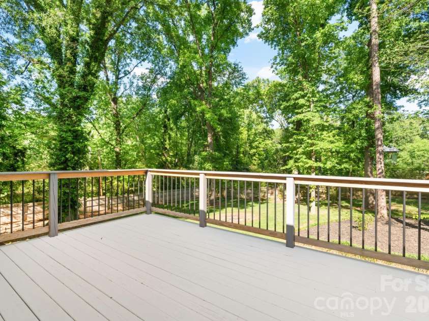 14214 Honeysuckle Ridge Drive, Matthews, NC 28105.  MLS# CAR4381101, YatesRealty ID 25462. 