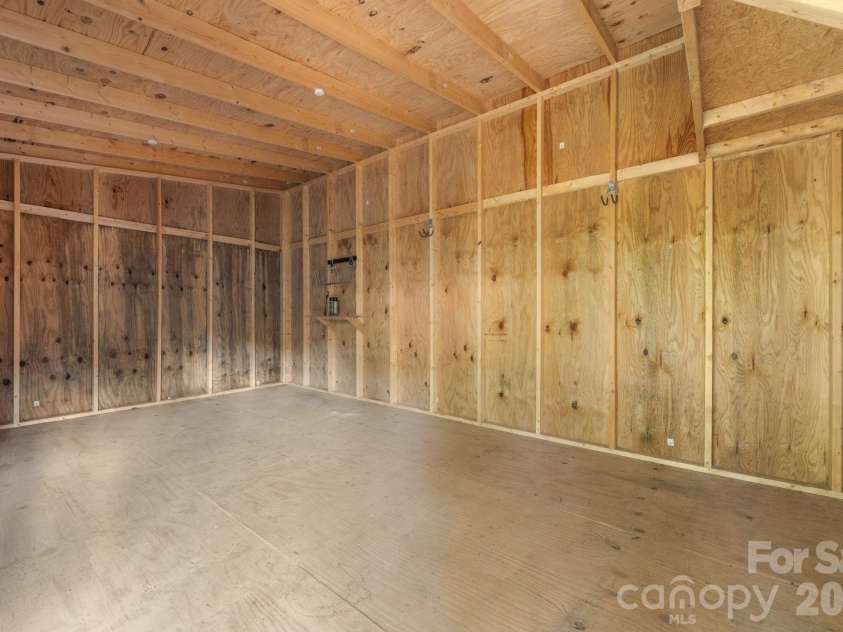 14214 Honeysuckle Ridge Drive, Matthews, NC 28105.  MLS# CAR4381101, YatesRealty ID 25462. 