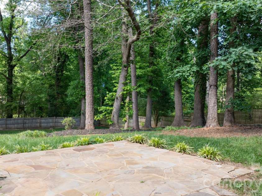 14214 Honeysuckle Ridge Drive, Matthews, NC 28105.  MLS# CAR4381101, YatesRealty ID 25462. 