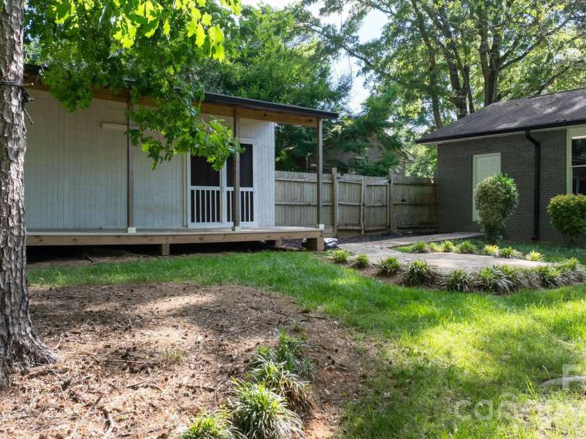 14214 Honeysuckle Ridge Drive, Matthews, NC 28105.  MLS# CAR4381101, YatesRealty ID 25462. 