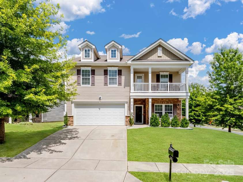 3702 Wiegon Lane, Charlotte, NC 28216.  MLS# CAR4278321, YatesRealty ID 25462. 