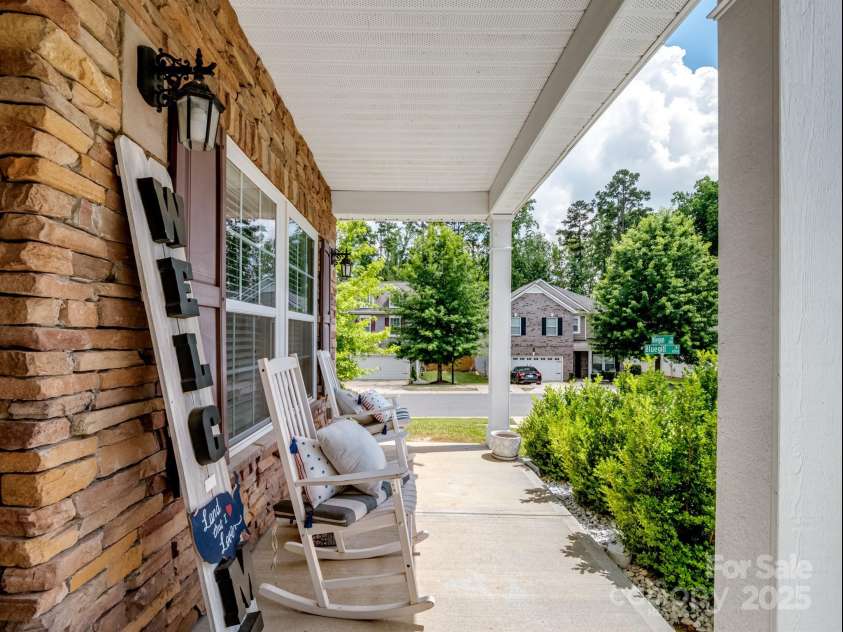 3702 Wiegon Lane, Charlotte, NC 28216.  MLS# CAR4278321, YatesRealty ID 25462. 