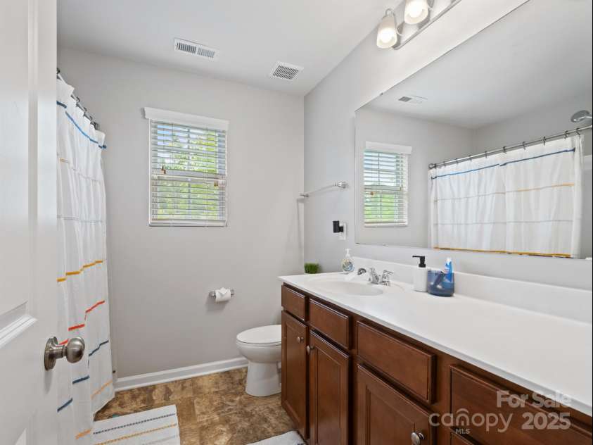 3702 Wiegon Lane, Charlotte, NC 28216.  MLS# CAR4278321, YatesRealty ID 25462. 