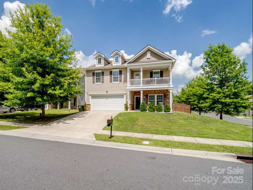 3702 Wiegon Lane, Charlotte, NC 28216.  MLS# CAR4278321, YatesRealty ID 25462. 