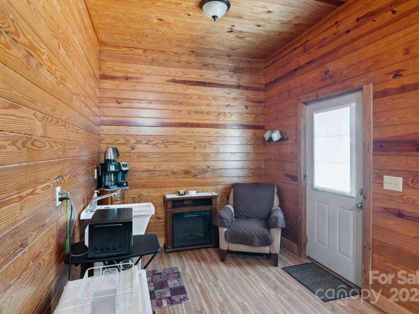 585 Clearwater Lake Road, Kershaw, SC 29067.  MLS# CAR4276133, YatesRealty ID 25463. 