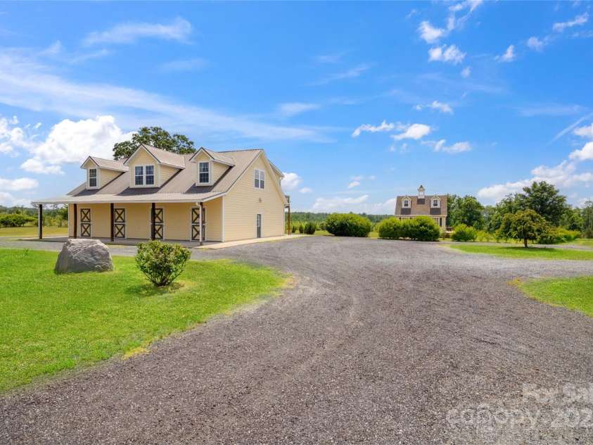 585 Clearwater Lake Road, Kershaw, SC 29067.  MLS# CAR4276133, YatesRealty ID 25463. 