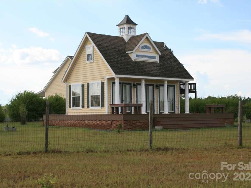 585 Clearwater Lake Road, Kershaw, SC 29067.  MLS# CAR4276133, YatesRealty ID 25463. 