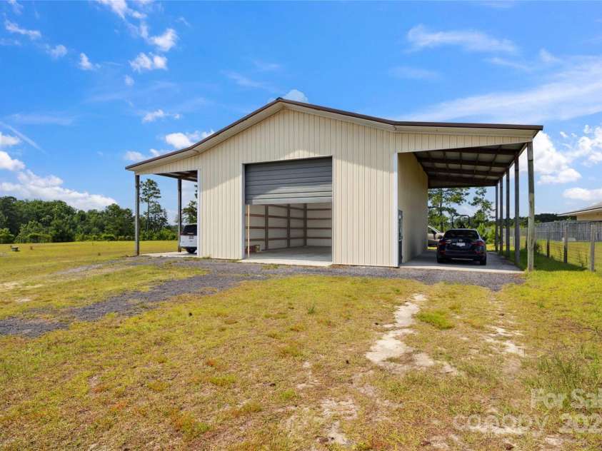 585 Clearwater Lake Road, Kershaw, SC 29067.  MLS# CAR4276133, YatesRealty ID 25463. 