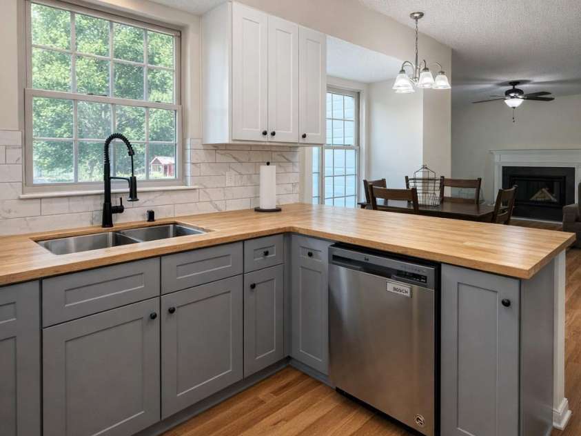 7531 Woodknoll Drive, Charlotte, NC 28217.  MLS# CAR4376583, YatesRealty ID 25463. 