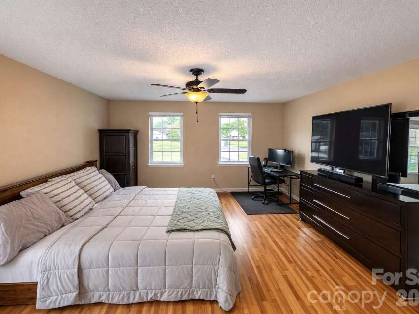 7531 Woodknoll Drive, Charlotte, NC 28217.  MLS# CAR4376583, YatesRealty ID 25463. 