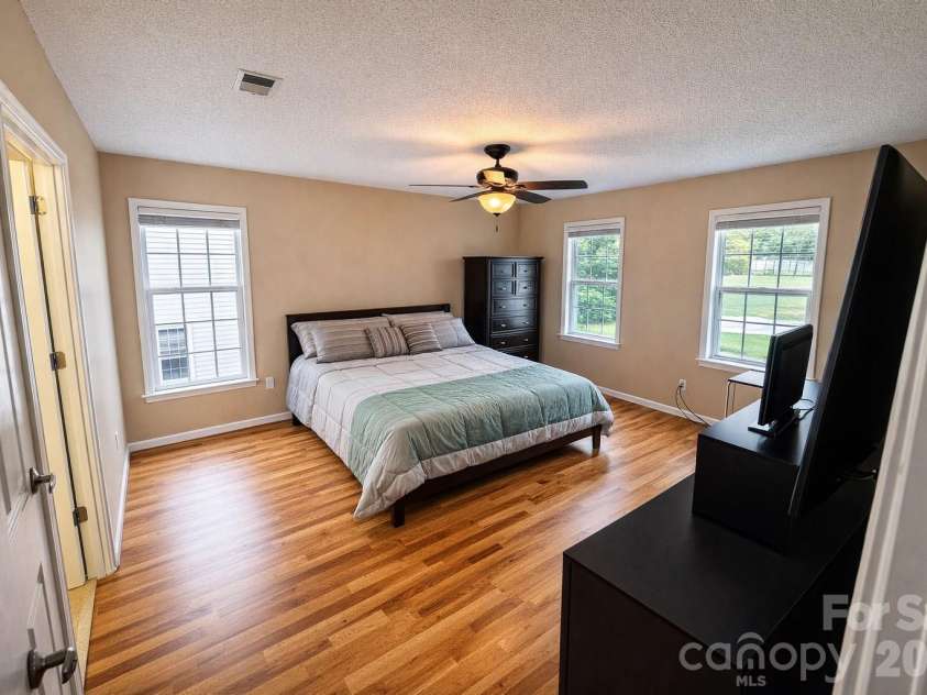 7531 Woodknoll Drive, Charlotte, NC 28217.  MLS# CAR4376583, YatesRealty ID 25463. 
