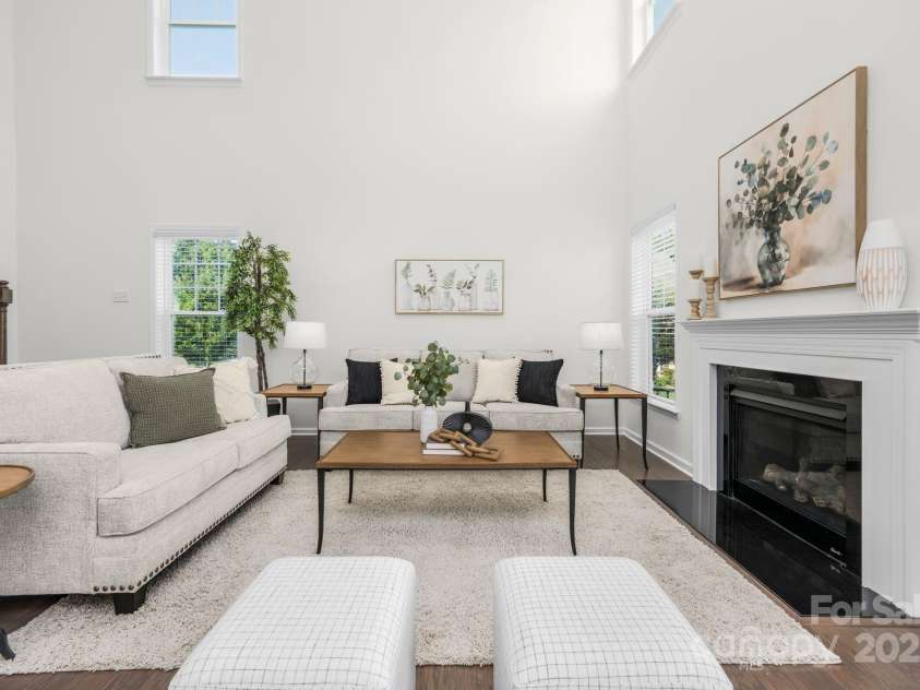17203 Summers Walk Boulevard, Davidson, NC 28036.  MLS# CAR4278248, YatesRealty ID 25464. Great room