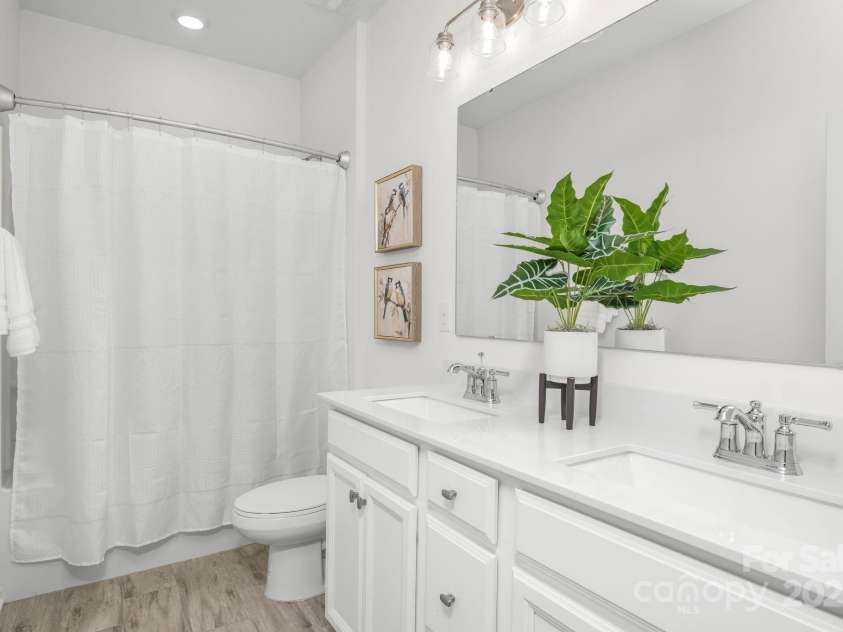 17203 Summers Walk Boulevard, Davidson, NC 28036.  MLS# CAR4278248, YatesRealty ID 25464. Hall bath upstairs with double sinks