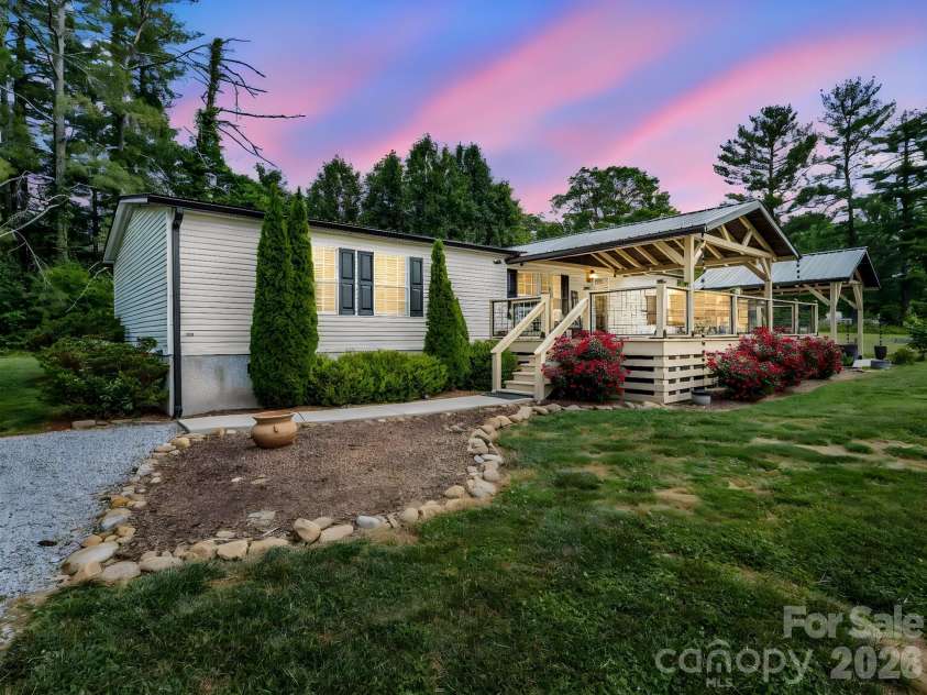 219 Jackson Loop Road, Flat Rock, NC 28731.  MLS# CAR4381567, YatesRealty ID 25465. 