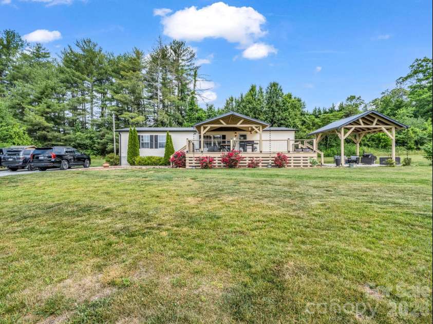 219 Jackson Loop Road, Flat Rock, NC 28731.  MLS# CAR4381567, YatesRealty ID 25465. 