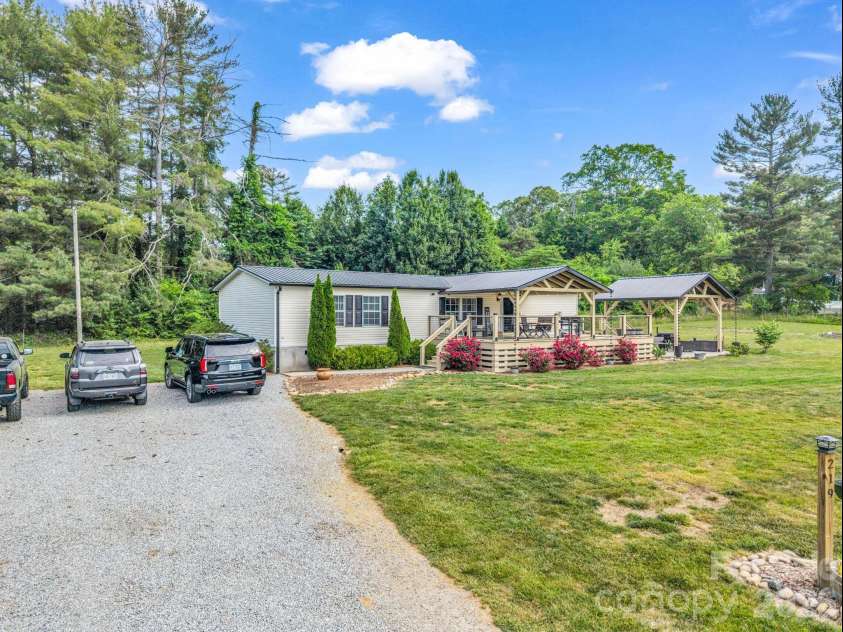 219 Jackson Loop Road, Flat Rock, NC 28731.  MLS# CAR4381567, YatesRealty ID 25465. 