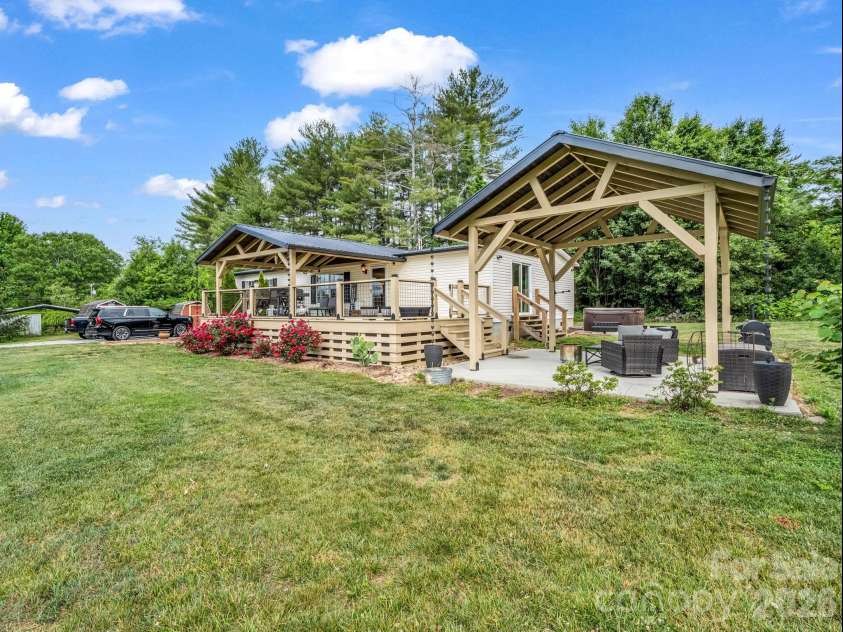219 Jackson Loop Road, Flat Rock, NC 28731.  MLS# CAR4381567, YatesRealty ID 25465. 