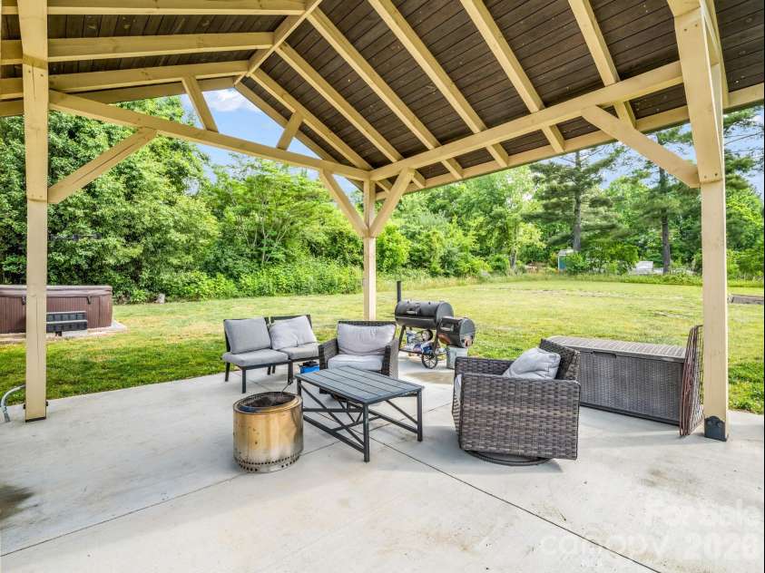 219 Jackson Loop Road, Flat Rock, NC 28731.  MLS# CAR4381567, YatesRealty ID 25465. 