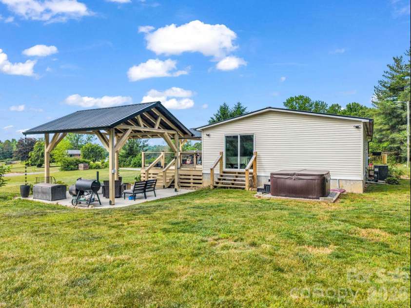 219 Jackson Loop Road, Flat Rock, NC 28731.  MLS# CAR4381567, YatesRealty ID 25465. 