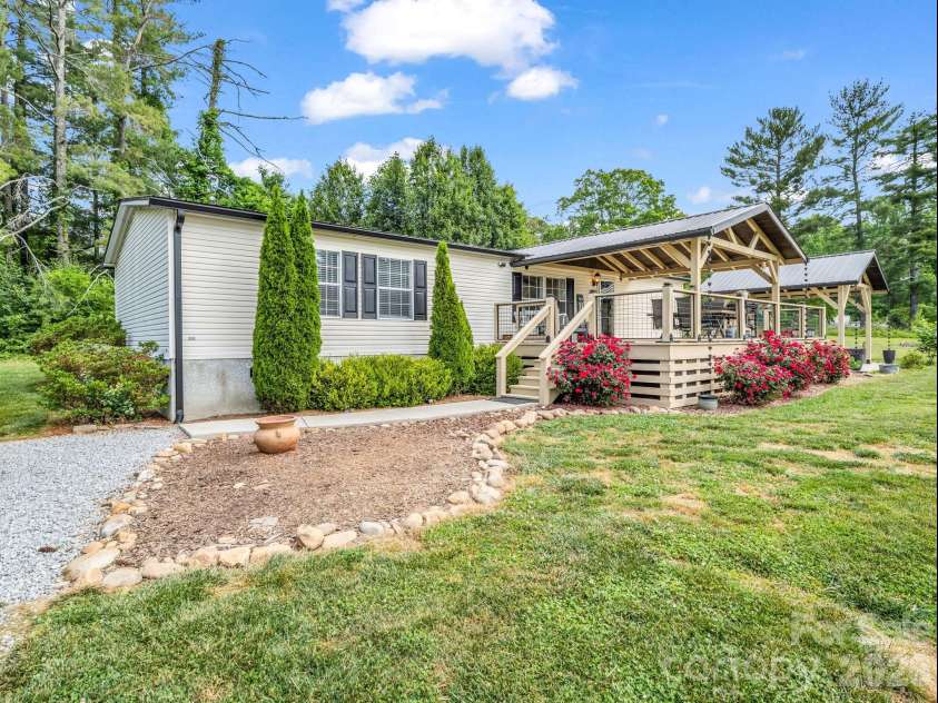 219 Jackson Loop Road, Flat Rock, NC 28731.  MLS# CAR4381567, YatesRealty ID 25465. 