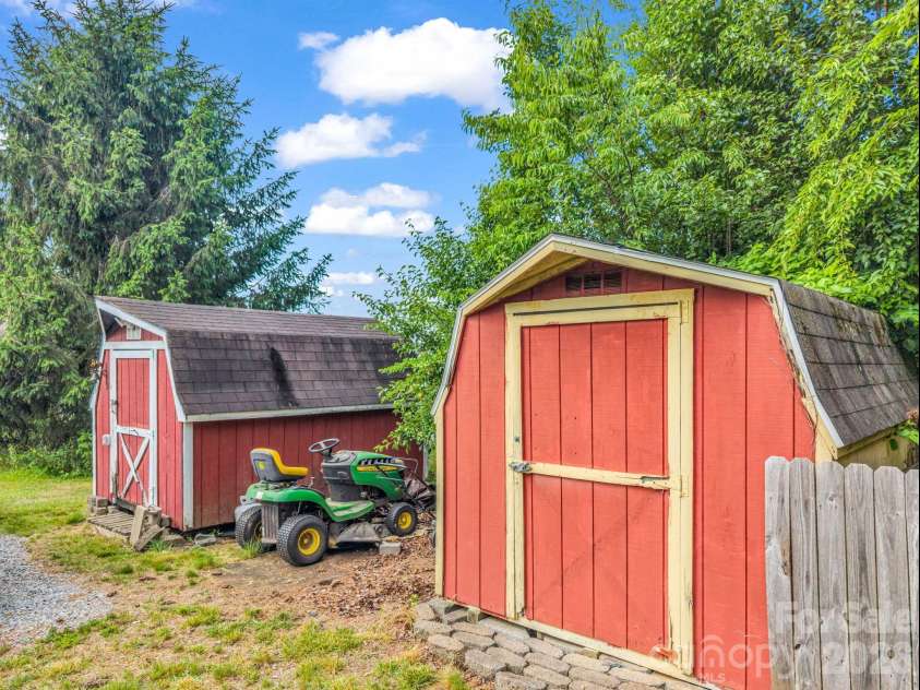 219 Jackson Loop Road, Flat Rock, NC 28731.  MLS# CAR4381567, YatesRealty ID 25465. 