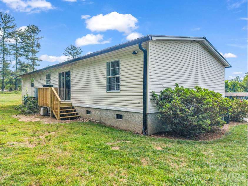 219 Jackson Loop Road, Flat Rock, NC 28731.  MLS# CAR4381567, YatesRealty ID 25465. 