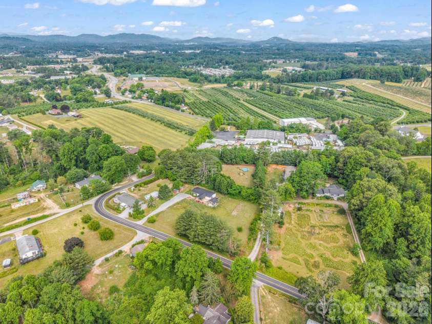 219 Jackson Loop Road, Flat Rock, NC 28731.  MLS# CAR4381567, YatesRealty ID 25465. 